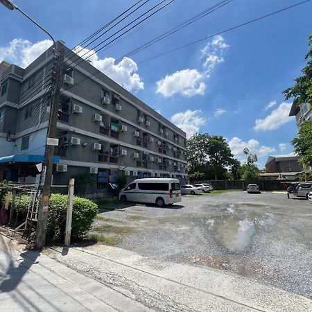 Ze Residence Ram Intra Bangkok Exterior photo