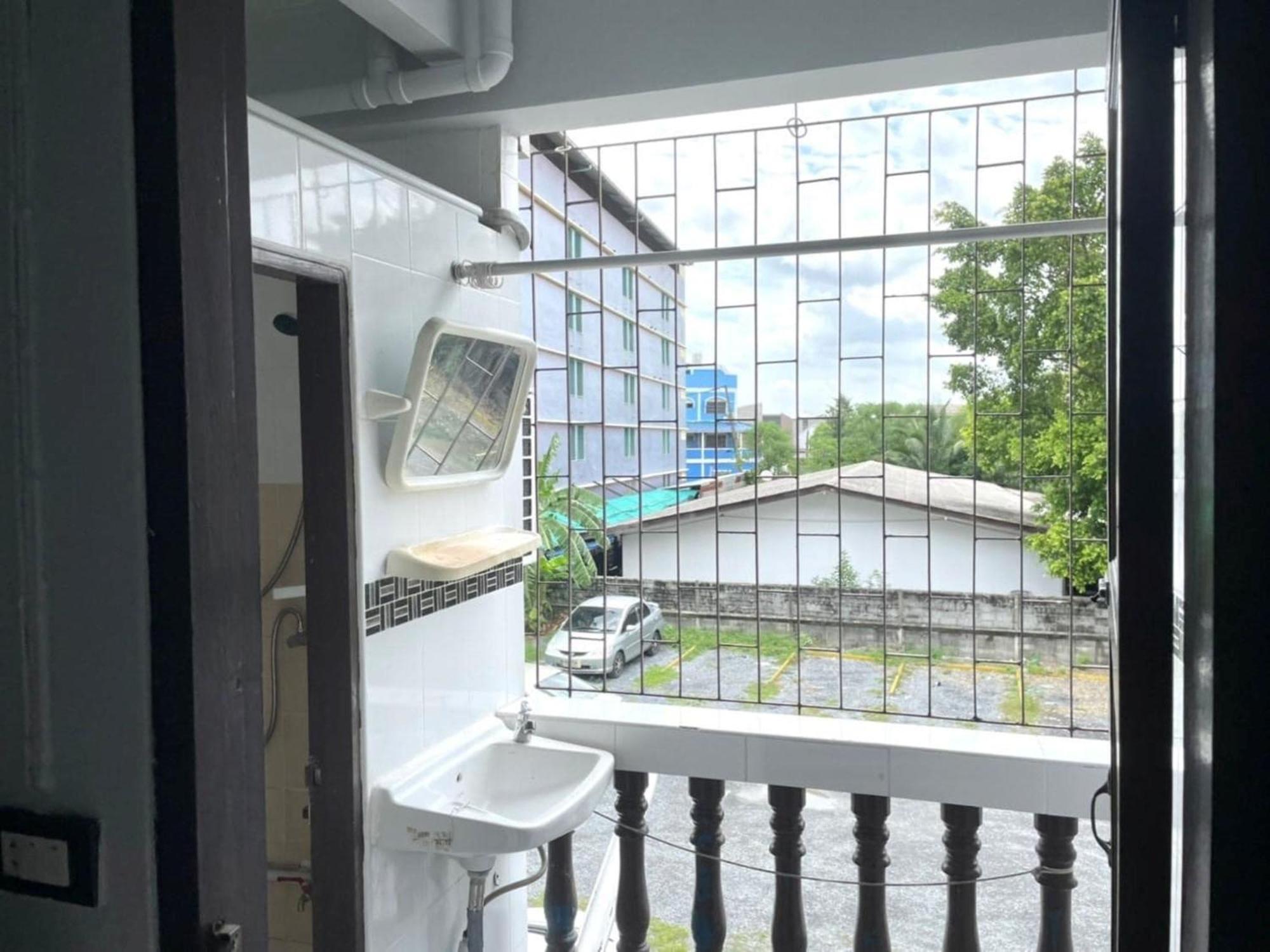 Ze Residence Ram Intra Bangkok Exterior photo